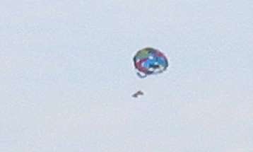o6/89/36889/1/72216445.yB7iFhDG.bethandmomonparasail6.JPG