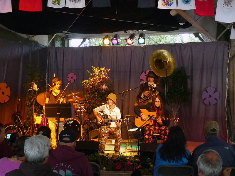 Redskunk Jipzee Swing Band at Sunrise Hotlicks