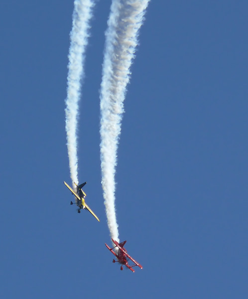 Aerobatic pair