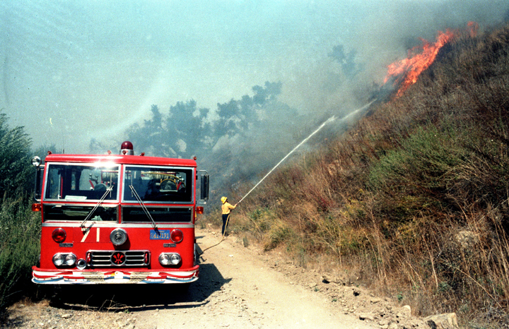 MALIBU STATE PK BRUSH FIRE 04a.jpg