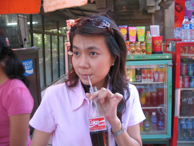 Cola, 4000 Rb.