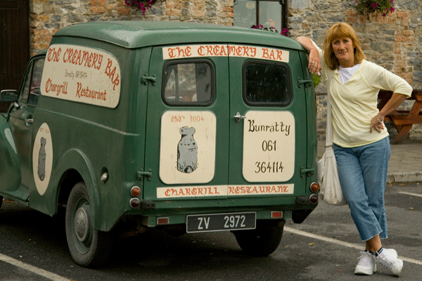 Cath-&-Delivery-Van.gif