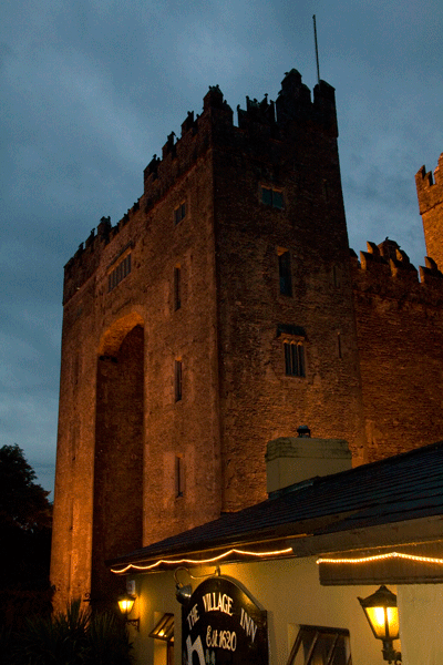 Bunratty-Castle-at-Night.gif