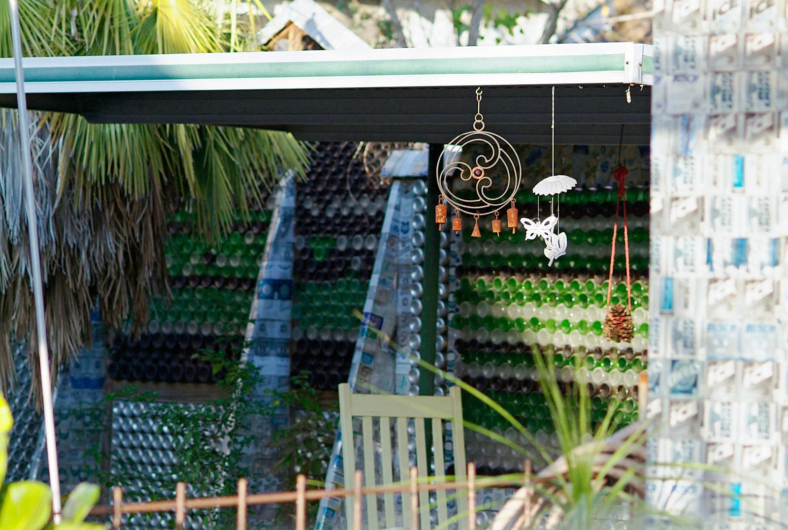 Beer Can House back mobile 01