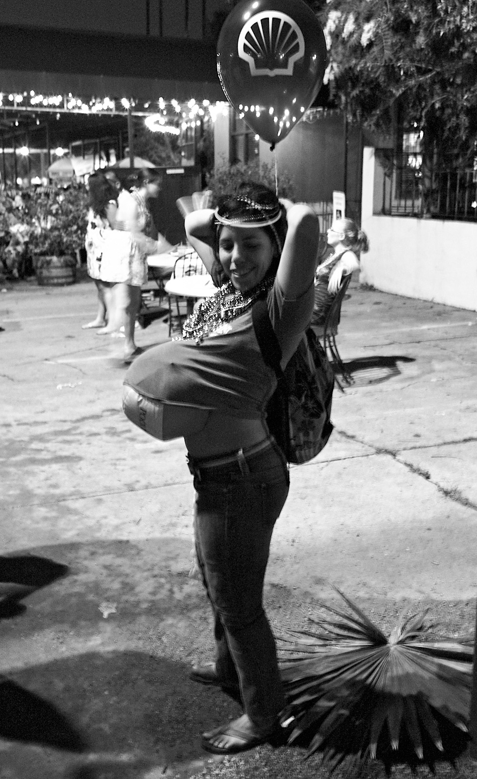 spectators girl with beachball & Shell