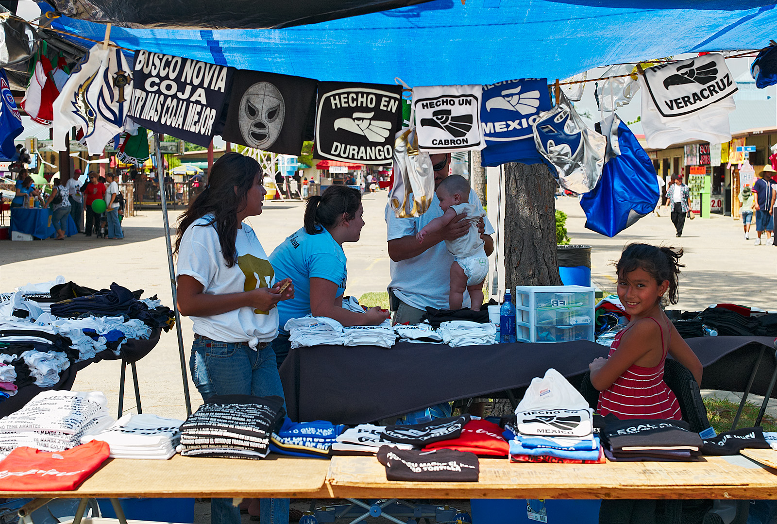 Traders Village flea market T shirt vendor 01