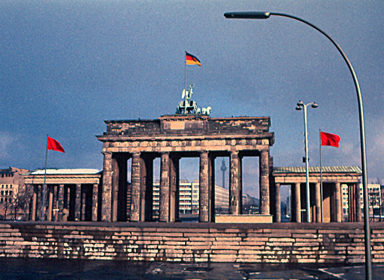 The Berlin Wall And The Brandenburg Gate Photo Tom Briggs Photos At Pbase Com