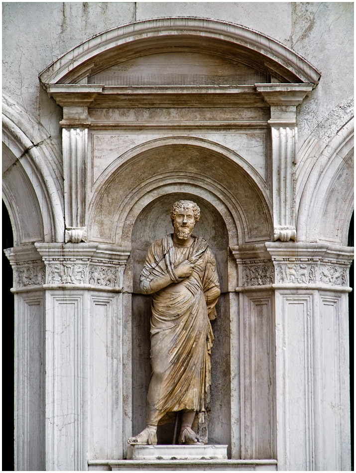 090324__F100_05973_Venice_statue_doges_palace_950x