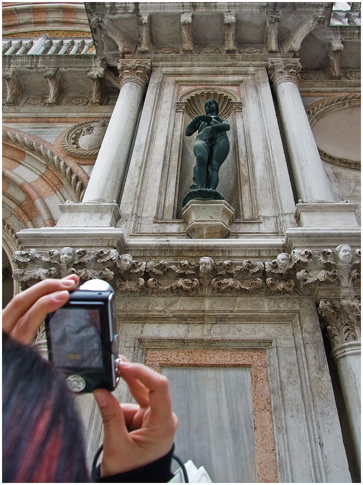 090324__F100_06001_Venice_photographing_doges_palace_950x