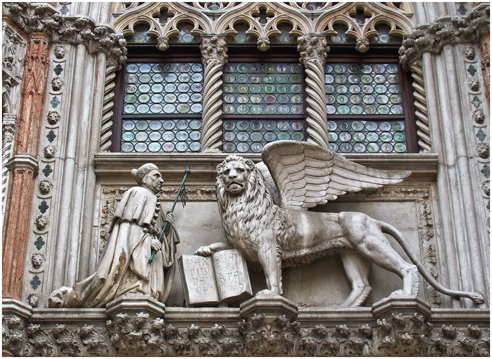 090324__F100_06007_Venice_lion_doges_palace_1000x
