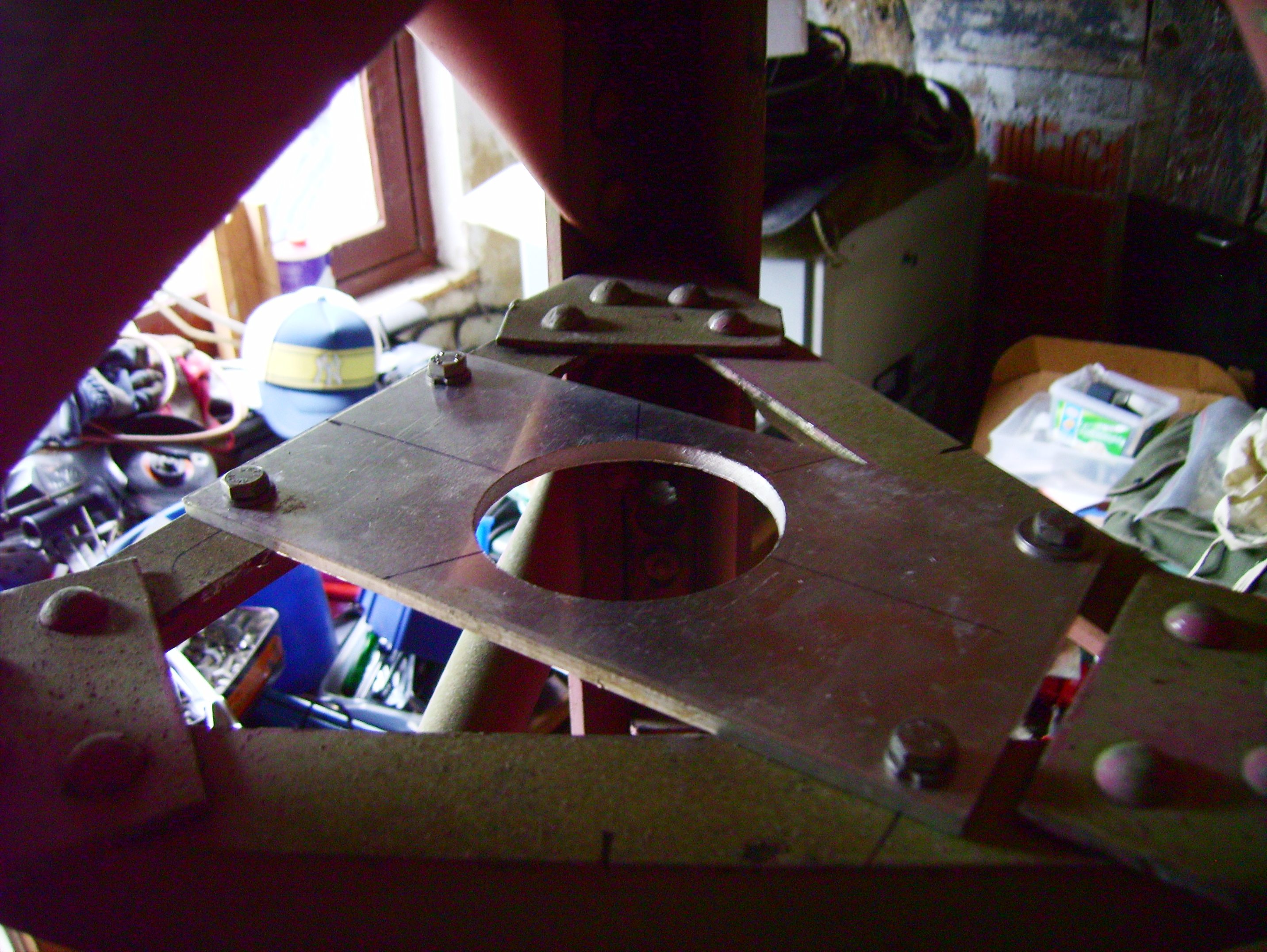 upper bearing to keep the rotating pole up without rotator