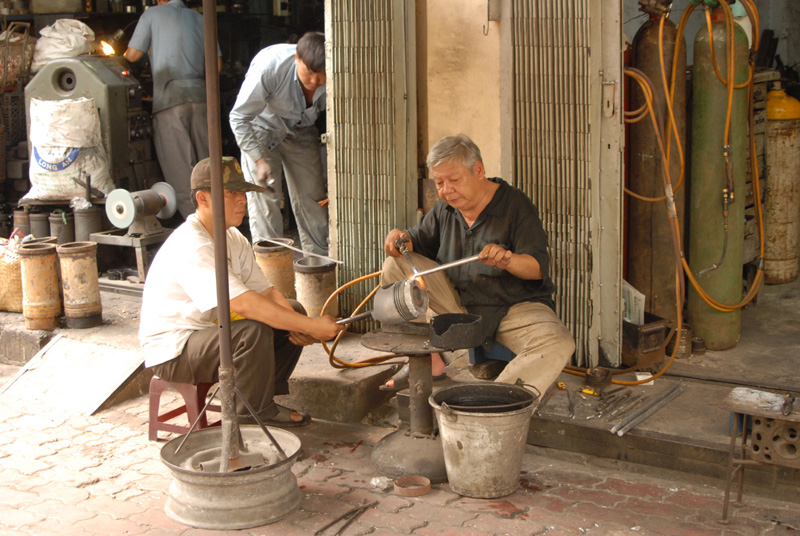 Auto mechanics, Saigon