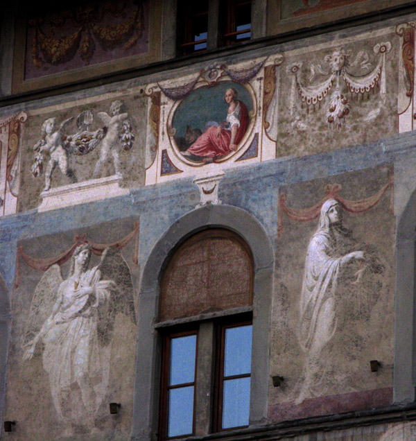 Fresco on Piazza Santa Croce7954