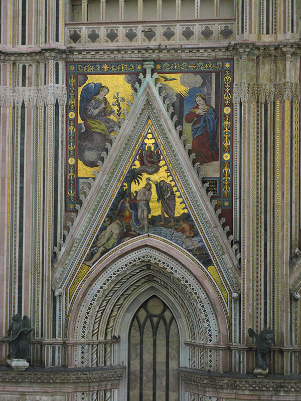 Duomo, detail of the facade8650