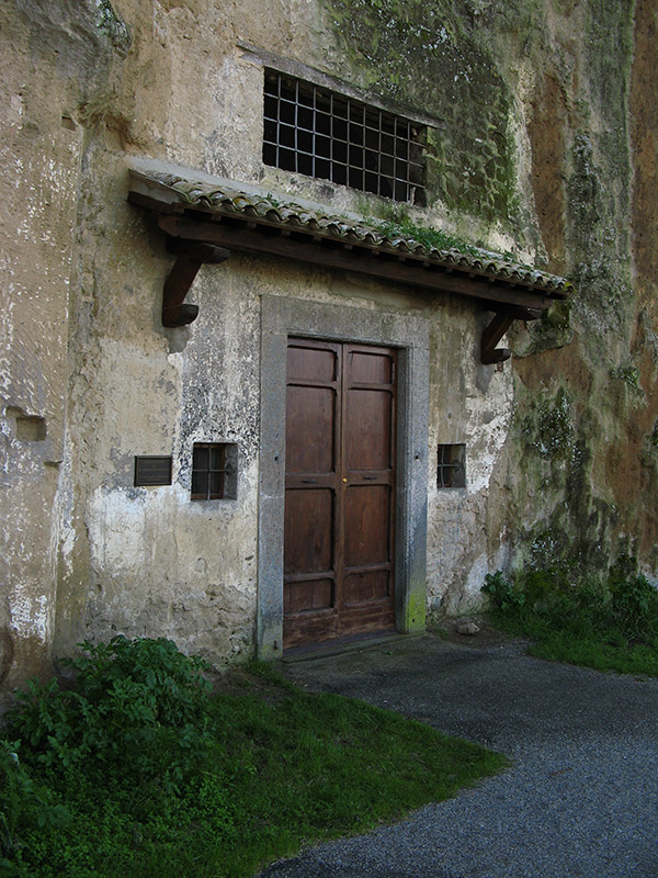 Chiesa del crocifisso del Tufo8730