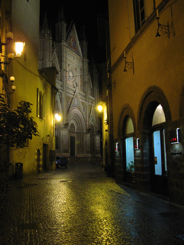 Orvieto after dark8547