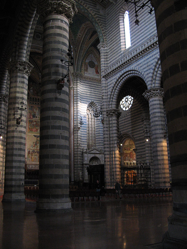 Duomo interior8858.jpg