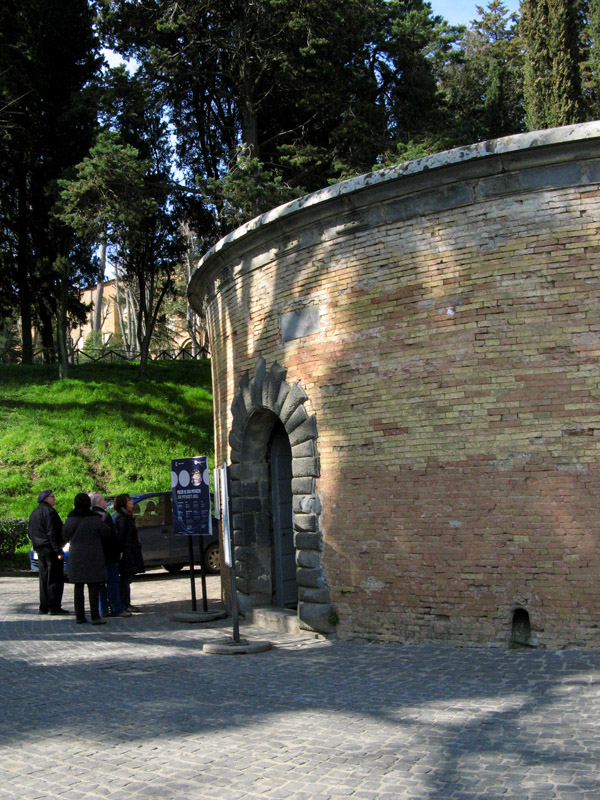 Pozzo di San Patrizio, entrance8911