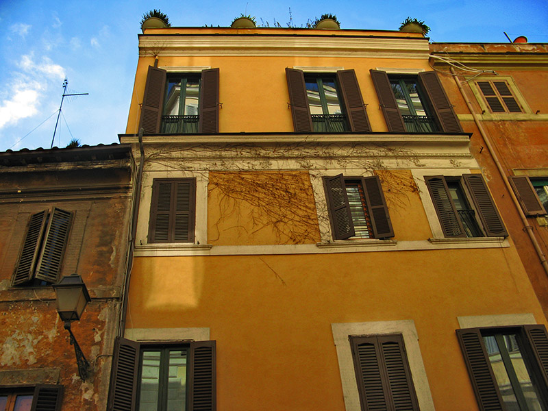 Three palazzi on Via del Colosseo9324
