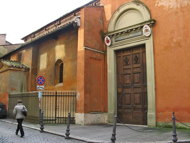 The entrance to Santa Prassede9337