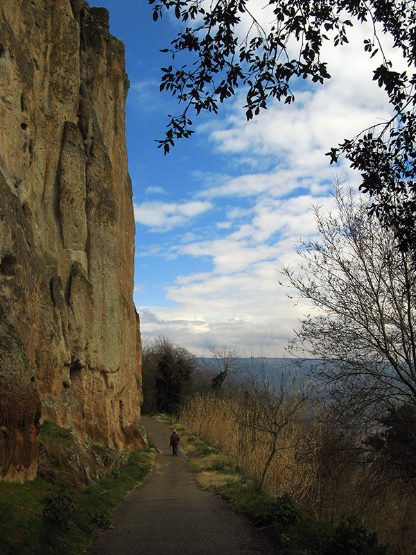 Heading East along the Cliffside2317