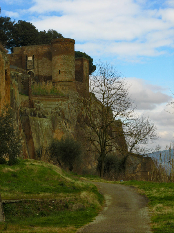 The Fortezza Albornoz rises above the cliff2329