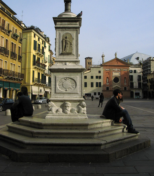 Piazza dei Signori3179.jpg