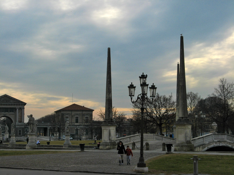 Bridge with Obilisks, Prato della Valle3228.jpg