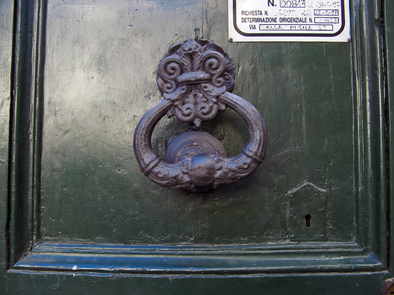 Door on Via della Pigna4012