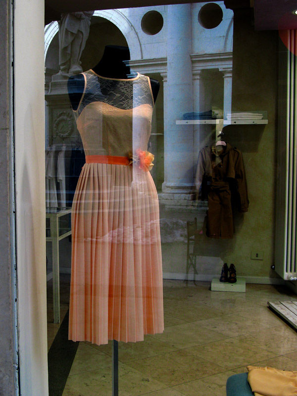 Peach colored lace and the reflection of the Basilica4761