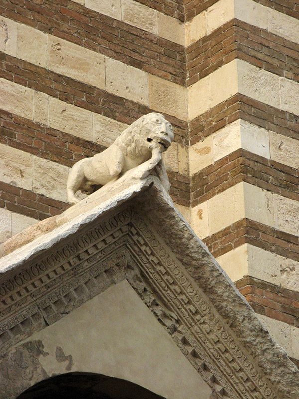 Lion on Duomo 0239