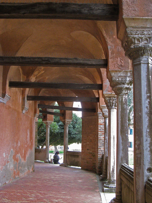 Santa Fosca's portico 0453