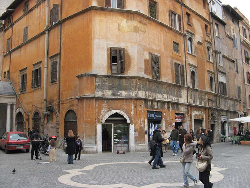 Piazza in the Ghetto 0643