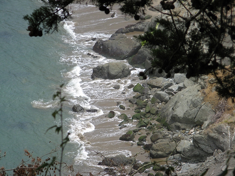 Rocks and tide  2226.jpg