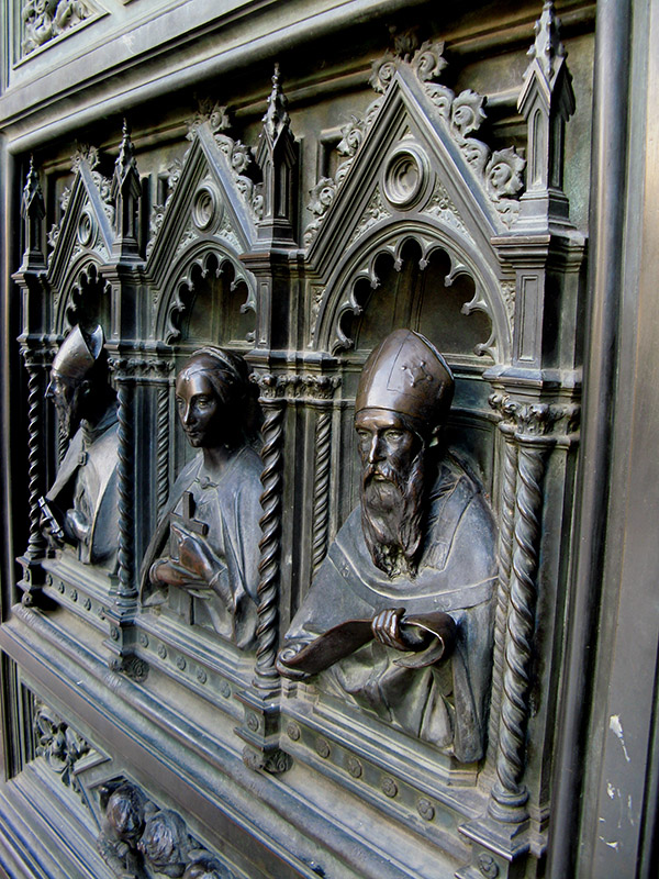 Detail of the main portal of the Duomo I5509