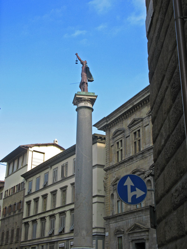 Justice in the Piazza di Santa Trinità 5543