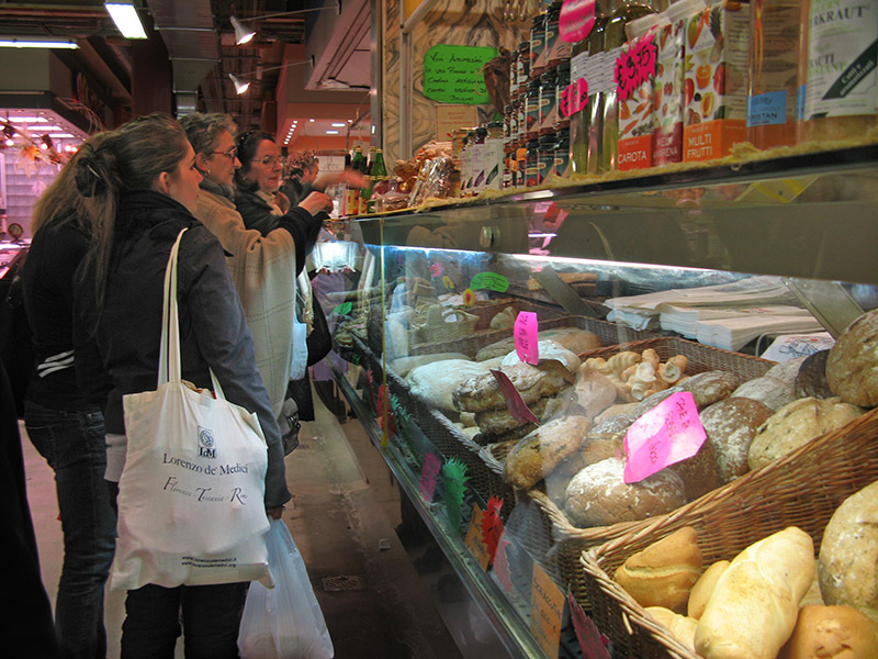 Choosing bread and rolls5726