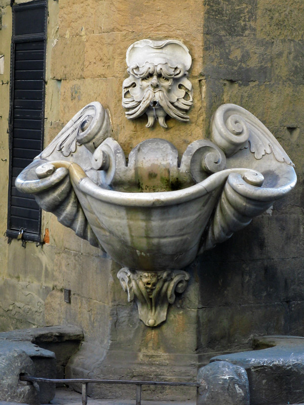 Fountain at corner5888