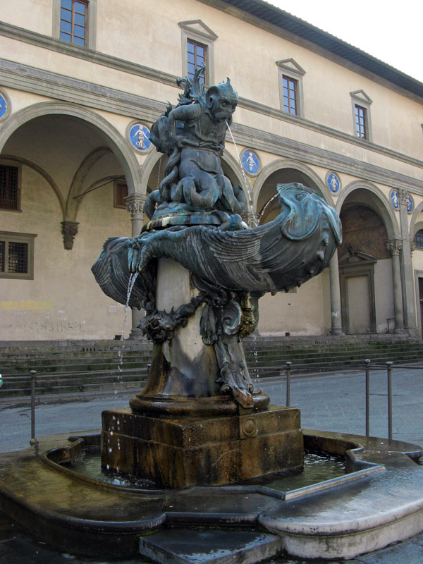 Fountain in Piazza della Santissima Annunziata6138.jpg