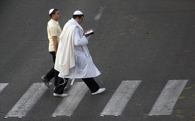 Erev Yom Kippur in Kikar Hamedina.jpg