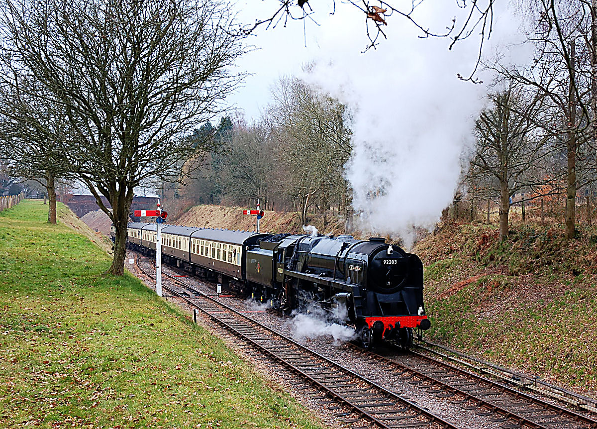 92203 pulling in to Crowcombe Heathfield.