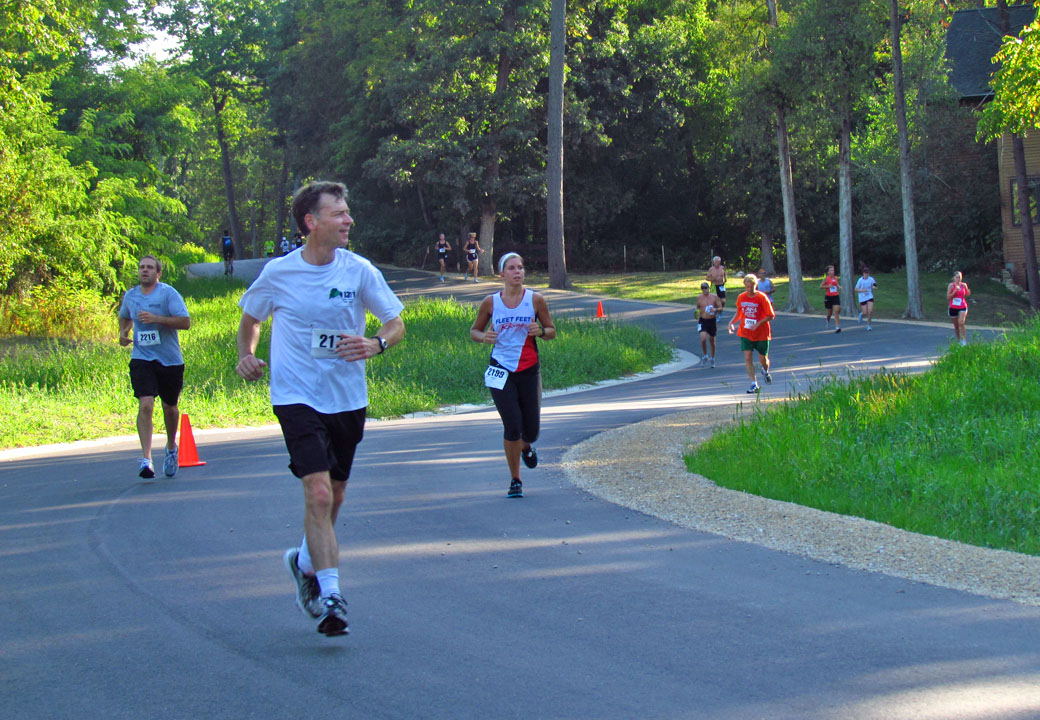 Half Marathon 9-2-12 runners on new Shore Dr 20.jpg