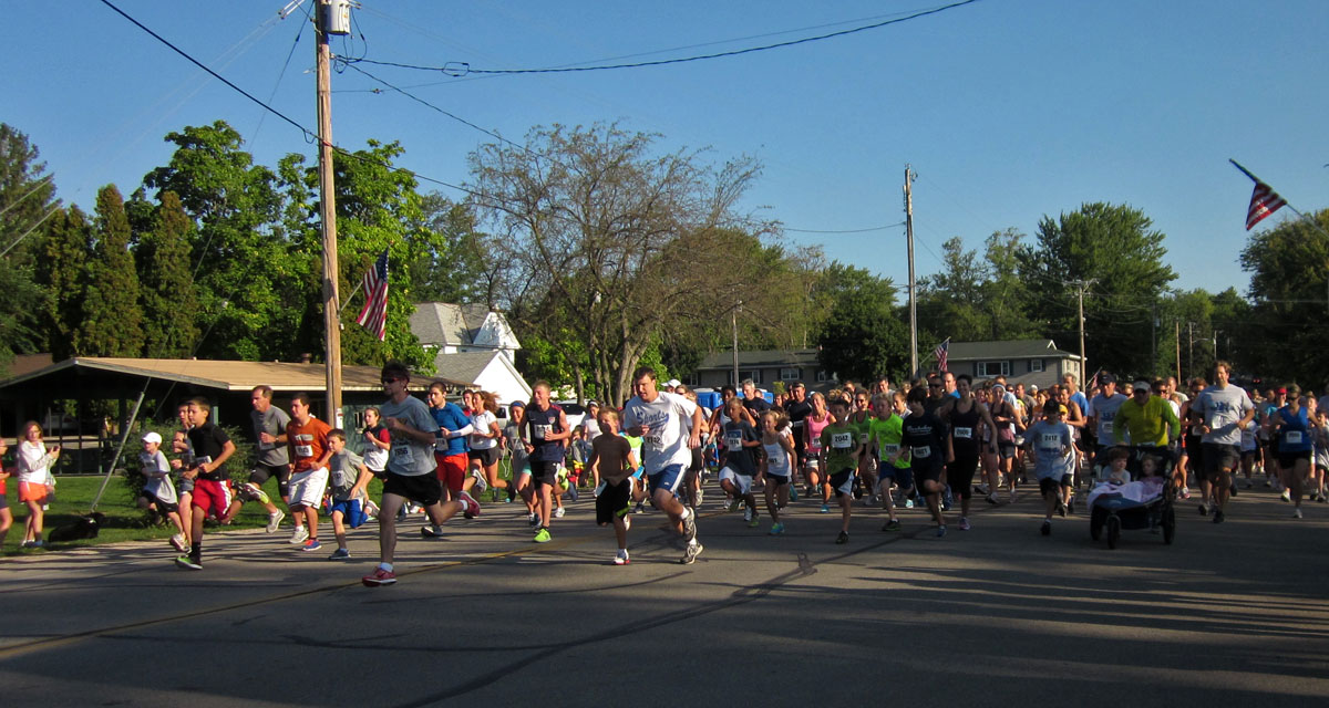 5K Race 9-2-12 runners at start1.jpg