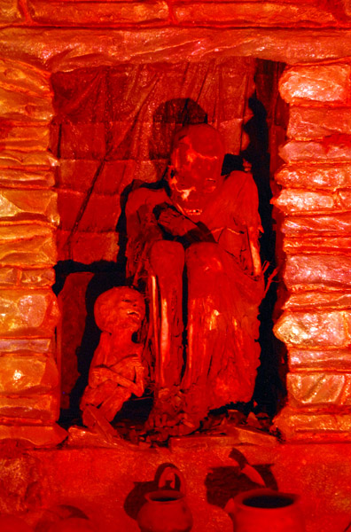 Inca burial with infant, Museo Inka, Cusco