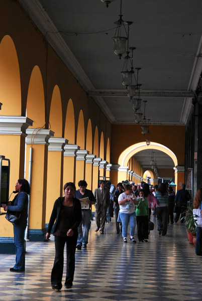 Arcade, Plaza de Armas, Lima