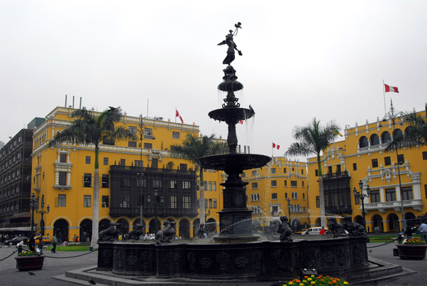 Fountain of Plaza de Armas looking west, Lima