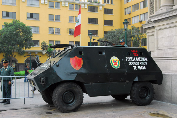Policia Nacional Depcodis Asalto, Plaza de Armas, Lima