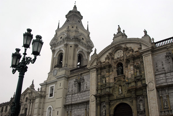 Catedral de Lima, rebuilt many times, Plaza de Armas