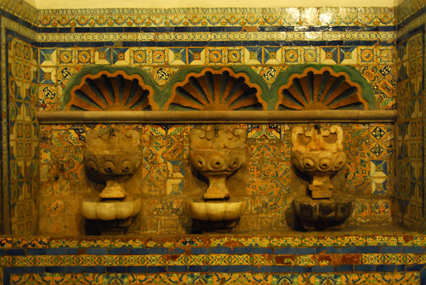 Tiled basins, Lima Cathedral