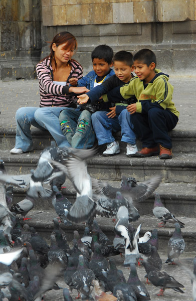 Kids and pigeons, Plaza San Francisco, Lima